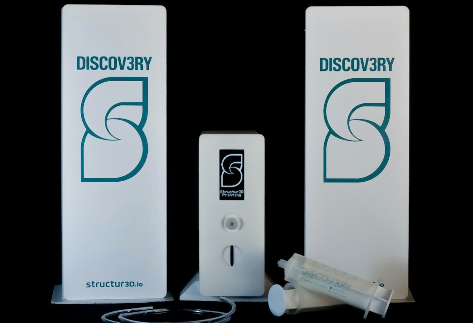 Structur3d extrusion hardware, controller, and syringes.